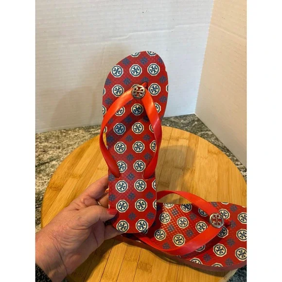 Tory Burch Red Logo Print Flip Flop Sandals Silver Tone Medallion Thong Shoes - Picture 7 of 8